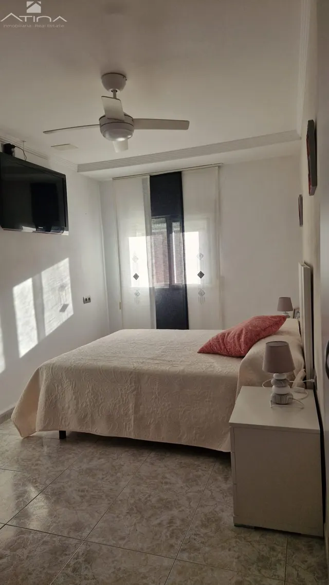 Casa en Daimús con amplia terraza y orientación sureste, a pocos minutos de la playa | 4 dormitorios — 8