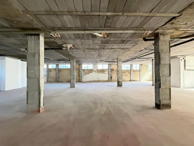 Local comercial 2800m² en venta - Estacion de autobuses — 27