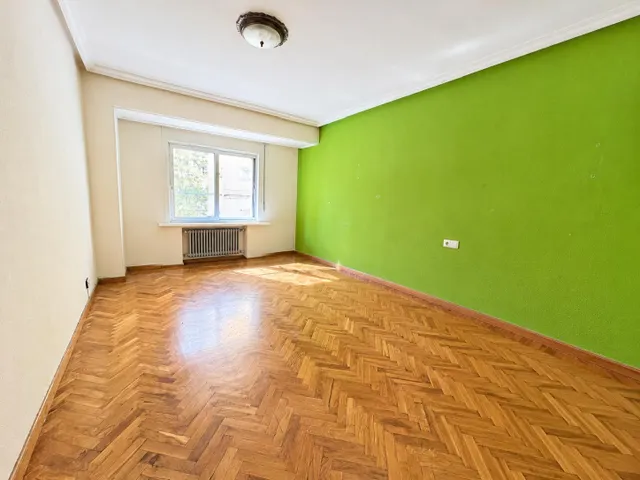 Tres dormitorios, gran salón y ubicación estratégica — 240.000 € — 11