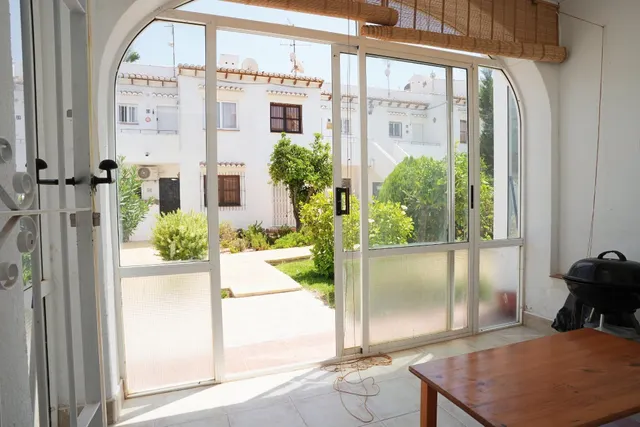 Bungalow en planta baja con licencia turística, piscina – ¡ideal para inversión! — 6