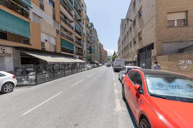 Estupendo piso  en la última planta en calle doctor azpitarte — 42
