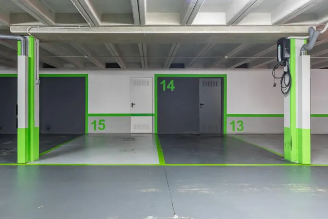 Bajo exterior con dos terrazas, garaje y trastero en urbanización con piscina y pista de tenis – San Román, Santander — 27