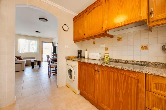 Bungalow con 2 jardines, garaje y piscina comunitaria en Torrevieja, los balcones — 14