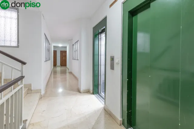 Piso con terraza y gran potencial junto a Camino de Ronda — 30