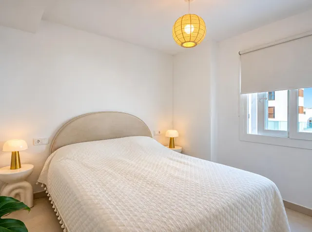 Exclusivo piso de obra nueva en torreblanca del sol, Fuengirola, con terraza, piscina y garaje — 14