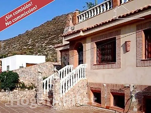 ESPECTACULAR CHALET CON PISCINA, GARAJE Y 2 TERRAZAS