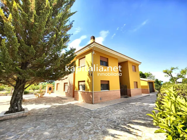 INTERESANTE CHALET A LA VENTA EN BANYERES DE MARIOLA — 28