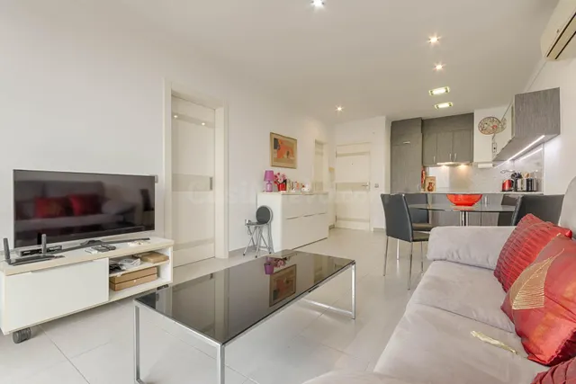 ALQUILER DE TEMPORADA - Apartamento en primera línea de mar  - foto 4