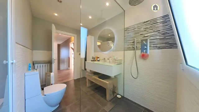 Casa reformada de tres plantas con piscina, jacuzzi, gimnasio, sauna  y vistas a parque natural — 26