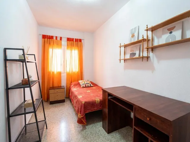 Ático Reformado para Estudiantes con Gran Terraza en Fuentenueva | Ref: DLR00288 — 11