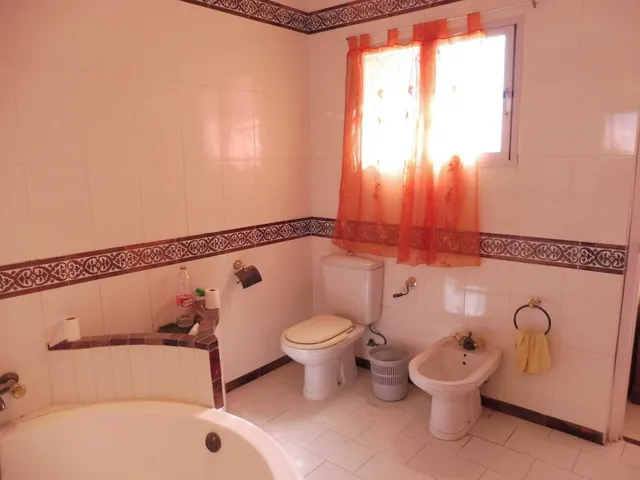 Villa grande con mucho potencial y vistas al mar zona Estupa Budista, Benalmádena — 43