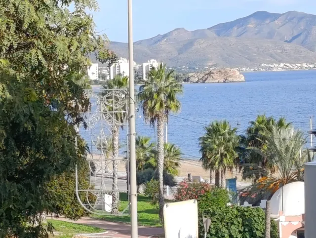 ¡A 250 METROS DE LA PLAYA DE EL ALAMILLO - TOTALMENTE REFORM - foto 3