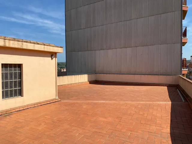 Casa unifamiliar en planta única con amplios espacios y gran terraza — 34