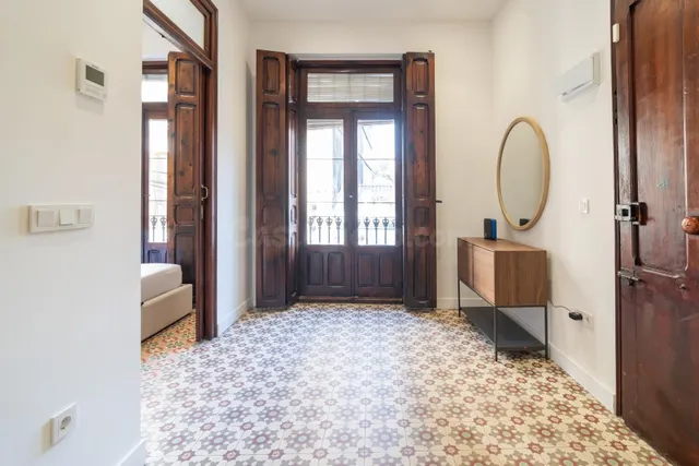 Elegancia junto al mar: fantástico piso reformado en el Caba - foto 5