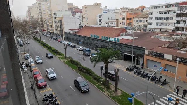 Espacioso piso con balcón y ascensor en Calle Manacor — 36