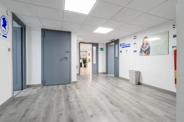 Venta de amplio y funcional local en zona inmejorable (avda. madrid) - Granada — 25