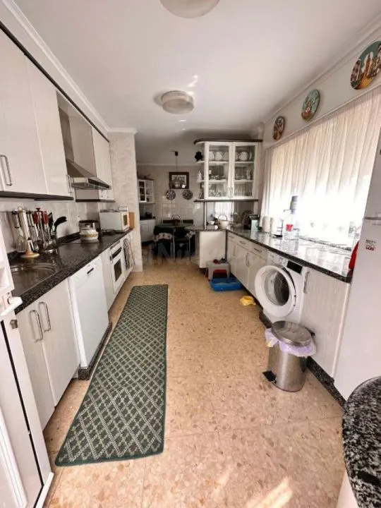 OPORTUNIDAD!!! CASA INDEPENDIENTE DE TRES PLANTAS EN VENTA E - foto 4
