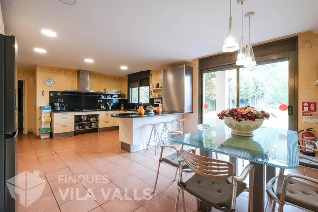 Villa de lujo con piscinas y finca de 6 ha en Sant Feliu de Codines — 32