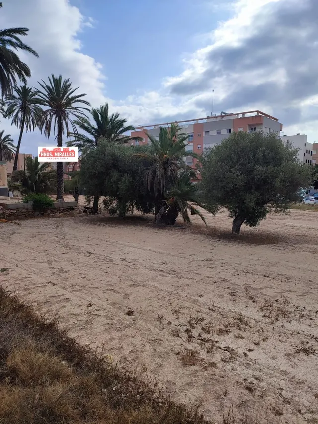Se vende casa con Terreno en La Marina — 10