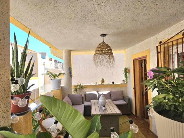 ¡Impresionante apartamento de dos plantas en Orihuela Costa!