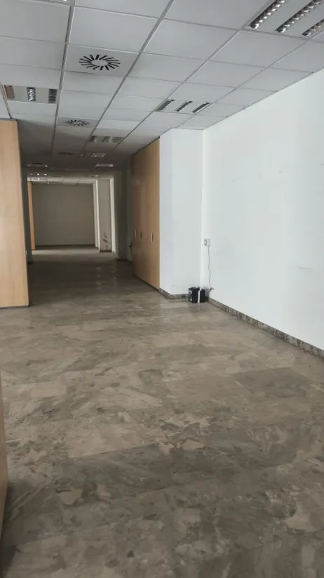 Local comercial 257m² en venta - Sur — 11