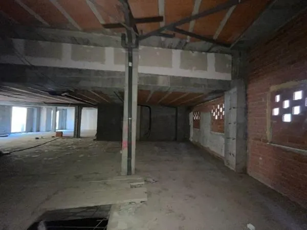 Amplio Local Comercial en el Centro de Peñafiel — 10