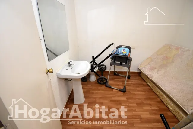 AMPLIA CASA PARA REFORMAR CON 7 DORMITORIOS EN EL CENTRO — 16