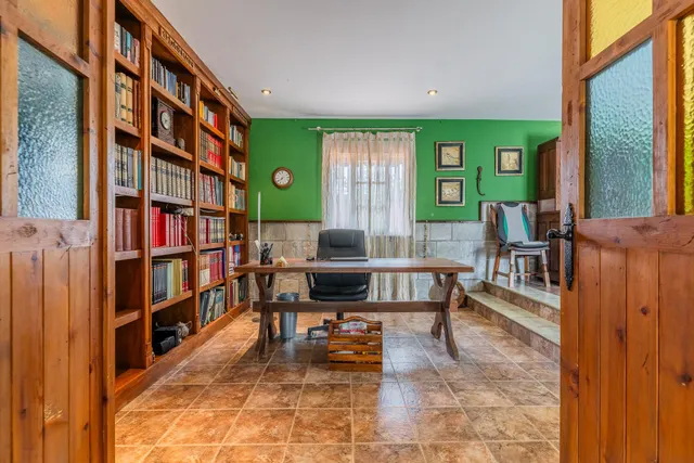 VENTA DE CHALET EN VENTA EN LAS DEHESILLAS — 44