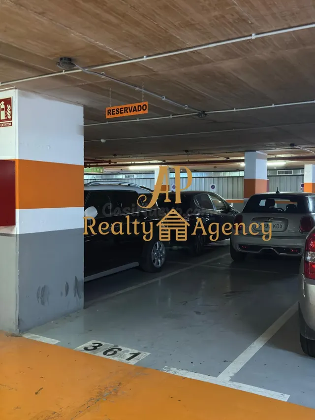 ¡OPORTUNIDAD! Se vende PLAZA DE GARAJE ubicada bajo el Mercado de Abastos. — 2