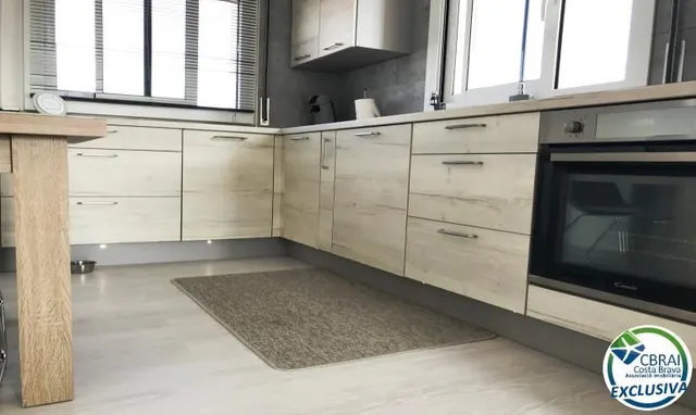 Apartamento reformado con amplia terraza y aparcamiento privado en Santa Margarita Roses — 10