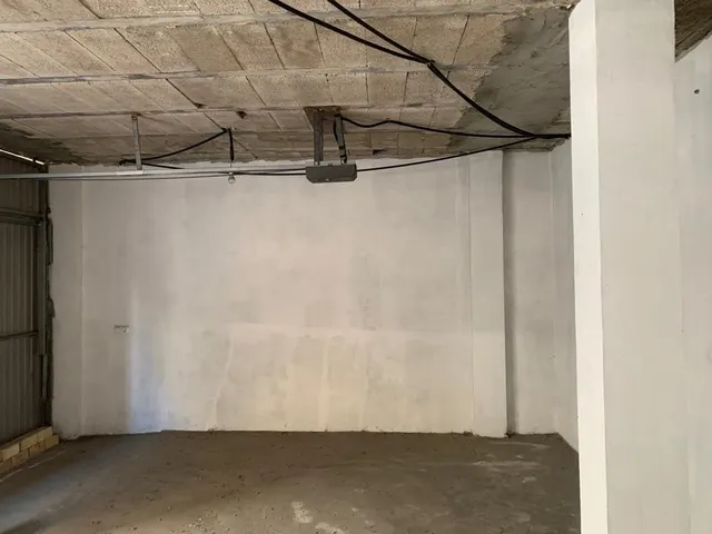 Gran casa con garajes y local comercial — 33