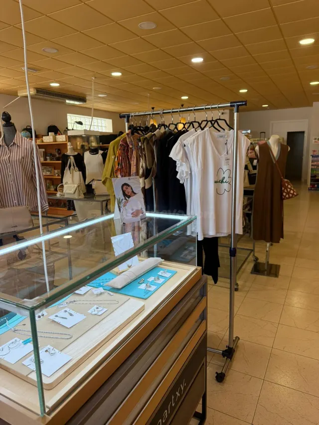 Local comercial con gran potencial en excelente ubicación en - foto 2