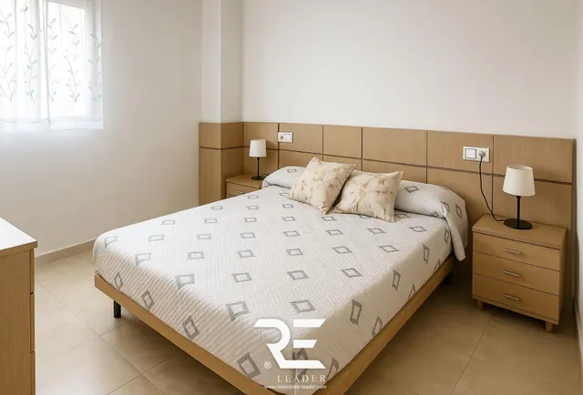 APARTAMENTO SEMINUEVO EN PRIMERA LÍNEA CON TERRAZA, PISCINA Y LICENCIA TURÍSTICA !! — 5