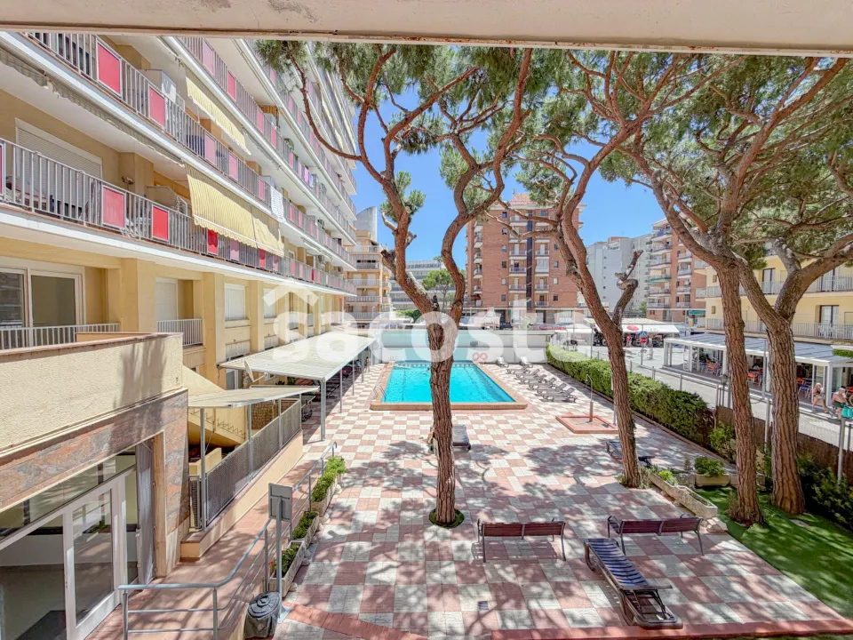 Amplio piso con  terraza, ideal como inversión o vivienda