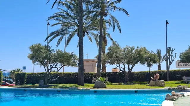 Bonito apartamento con vistas y piscina — 41