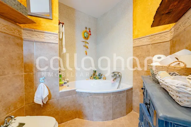 Amplia casa de pueblo con 6 habitaciones en Moncada — 20