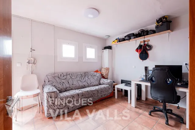 Casa esquinera con jardín privado y estilo inigualable — 37