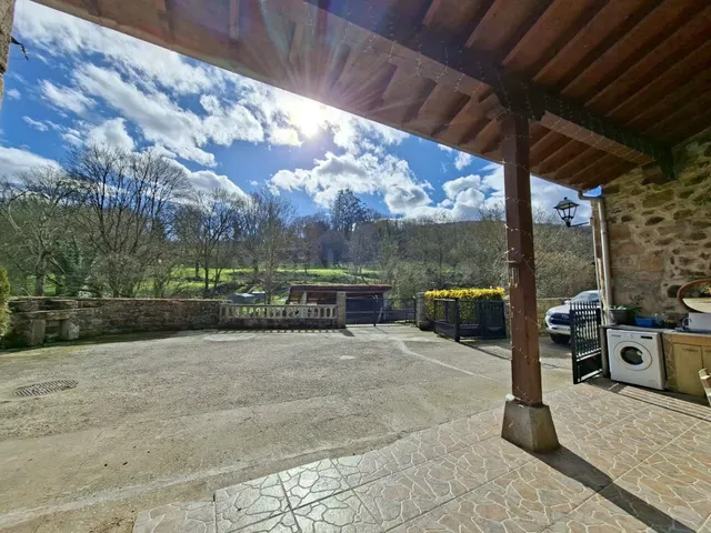 VIVIENDA CON AMPLIOS ESPACIOS Y ENTORNO NATURAL EN EL VALLE 