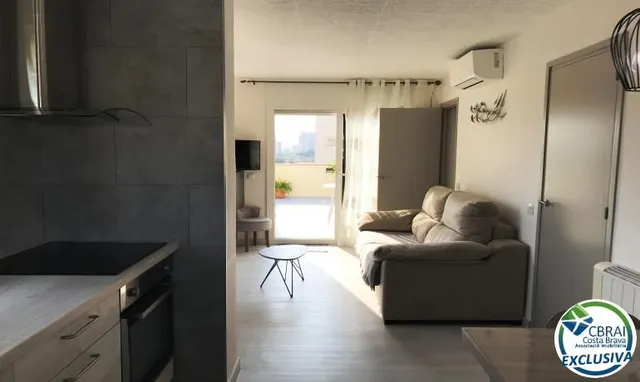 Apartamento reformado con amplia terraza y aparcamiento privado en Santa Margarita Roses — 11
