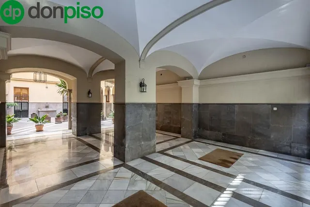 PISO COMPLETAMENTE REFORMADO EN CALLE RECOGIDAS — 36