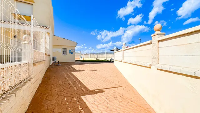 CASA ADOSADA DE ESQUINA EN ALMAYATE-MÁLAGA — 41