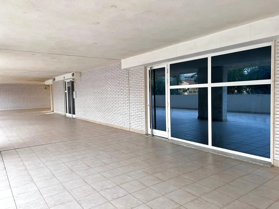 Se alquila local en planta baja en Cartagena