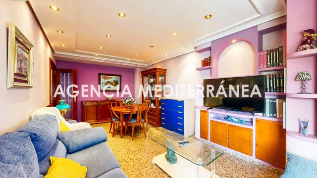 Piso en venta en Torrent, con tres habitaciones y dos baños. — 27