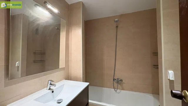 PISO EN VENTA 2 GARAJEs  Y 2 TRASTEROS — 24