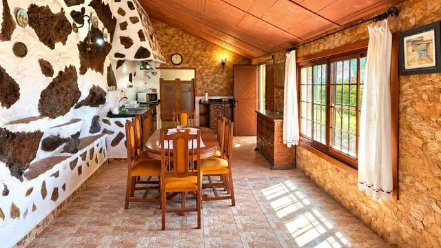 Finca exclusiva en Vilaflor · 2 viviendas, viñedo, bodega y piscina — 44
