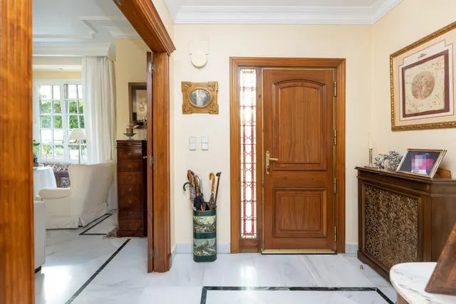 CHALET ADOSADO EN ZONA LA CALETA — 17