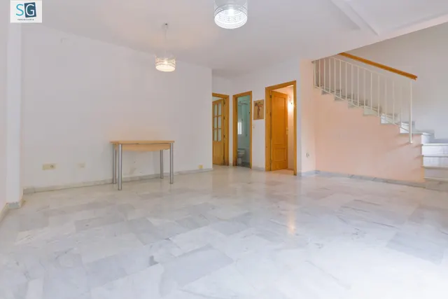 Bonita Casa en Cúllar Vega — 2