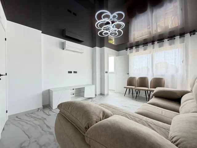 APARTAMENTO CON VISTAS AL MAR Y APARCAMENTO PRIVADO EN LA ZE