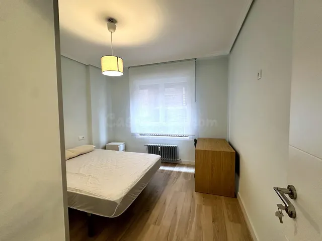 Habitación en alquiler en Zamora, Ensanche–Tres Cruces | 310 €/mes — 2