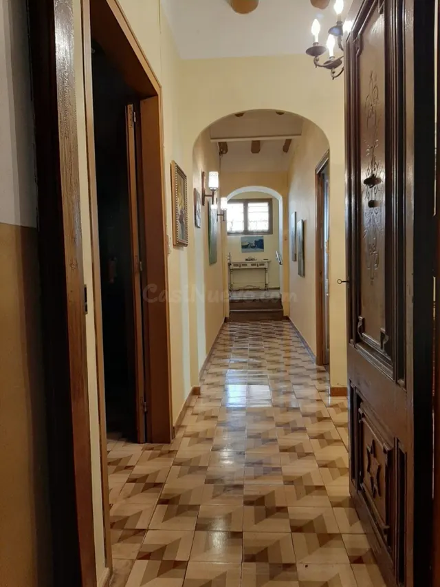 Casa de pueblo de 637 m2 - 13 habitaciones - posibilidad de 